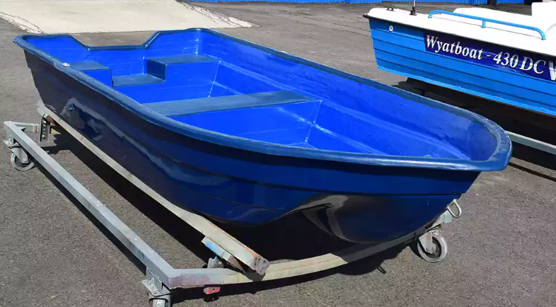 Стеклопластиковая лодка Neman-340 (тримаран) в Хабаровске