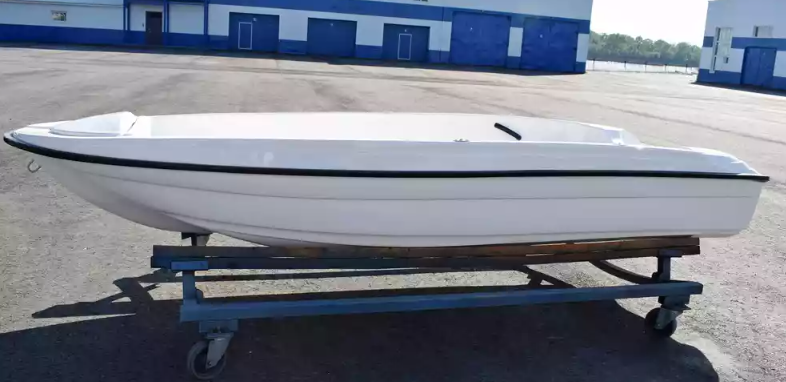 Стеклопластиковая лодка Пингвин (тримаран) в Хабаровске