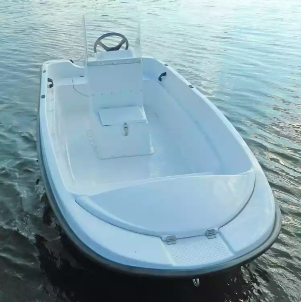 Стеклопластиковая лодка Пингвин с консолью (тримаран) в Хабаровске