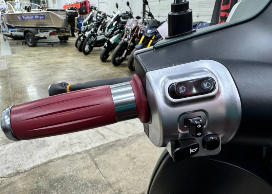 Скутер PROMAX Miami 240 (49) в Хабаровске