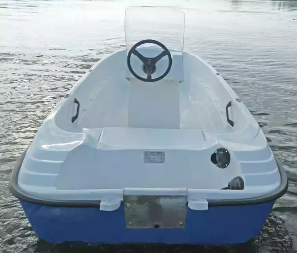 Стеклопластиковая лодка Пингвин с консолью (тримаран) в Хабаровске