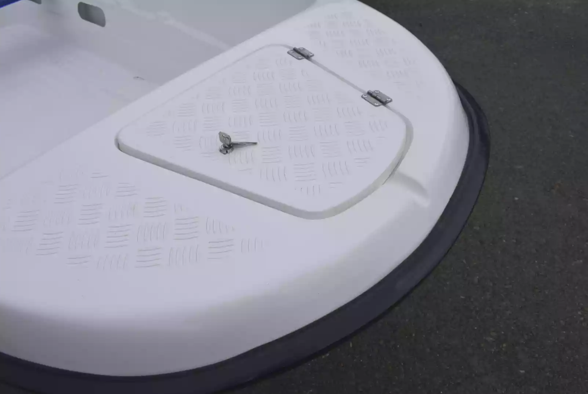 Стеклопластиковая лодка Пингвин New (тримаран) в Хабаровске