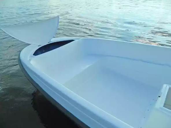 Стеклопластиковая лодка Пингвин с консолью (тримаран) в Хабаровске
