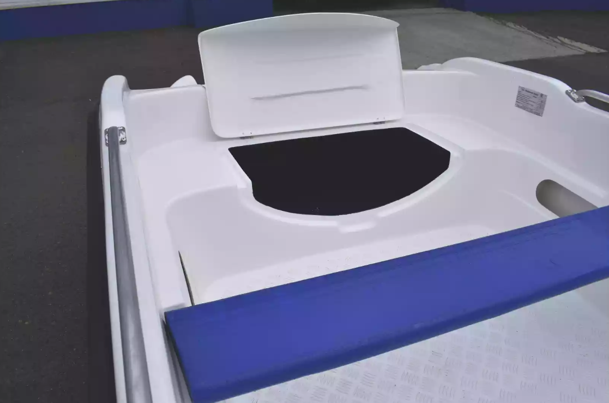 Стеклопластиковая лодка Пингвин New (тримаран) в Хабаровске