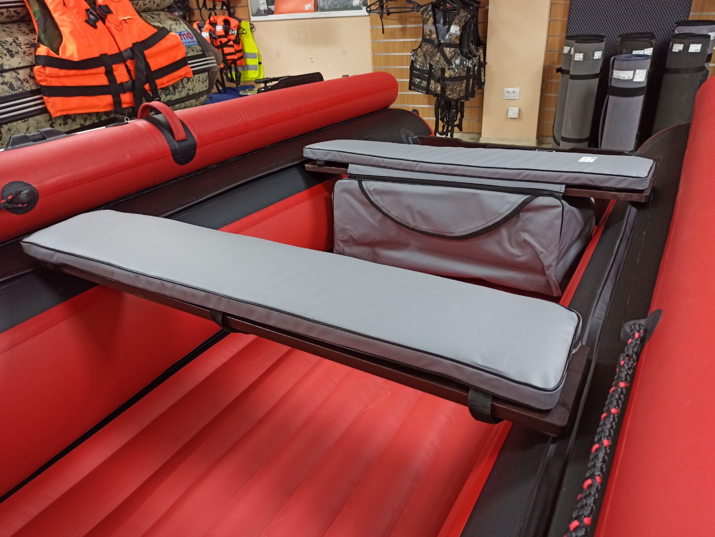 КОМПЛЕКТ МЯГКИХ НАКЛАДОК С СУМКОЙ ДЛЯ ЛОДОК 90Х20 СЕРЫЙ в Хабаровске