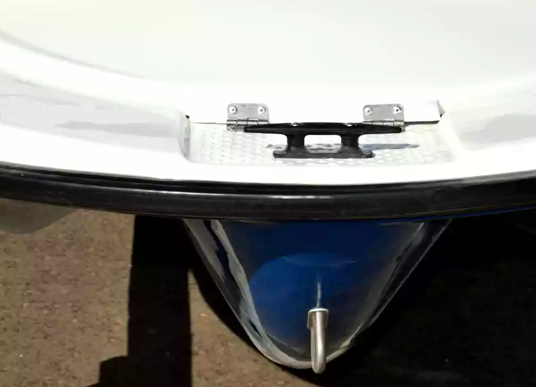 Стеклопластиковая лодка Пингвин с консолью (тримаран) в Хабаровске