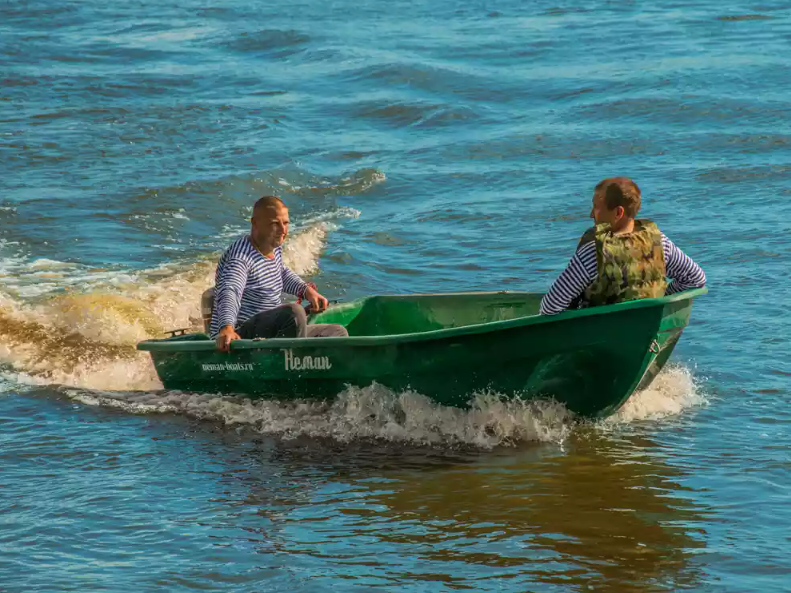 Стеклопластиковая лодка Neman-340 (тримаран) в Хабаровске