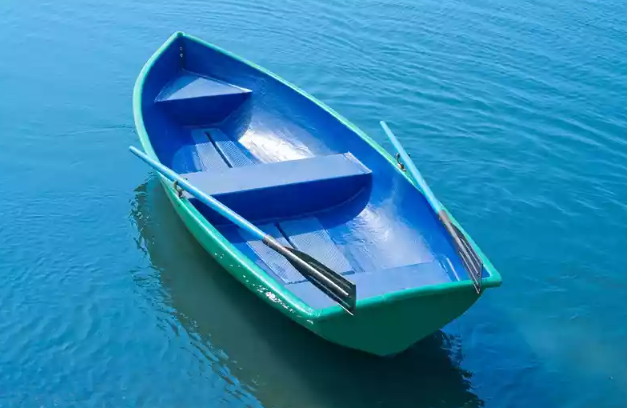 Стеклопластиковая лодка Дельфин в Хабаровске