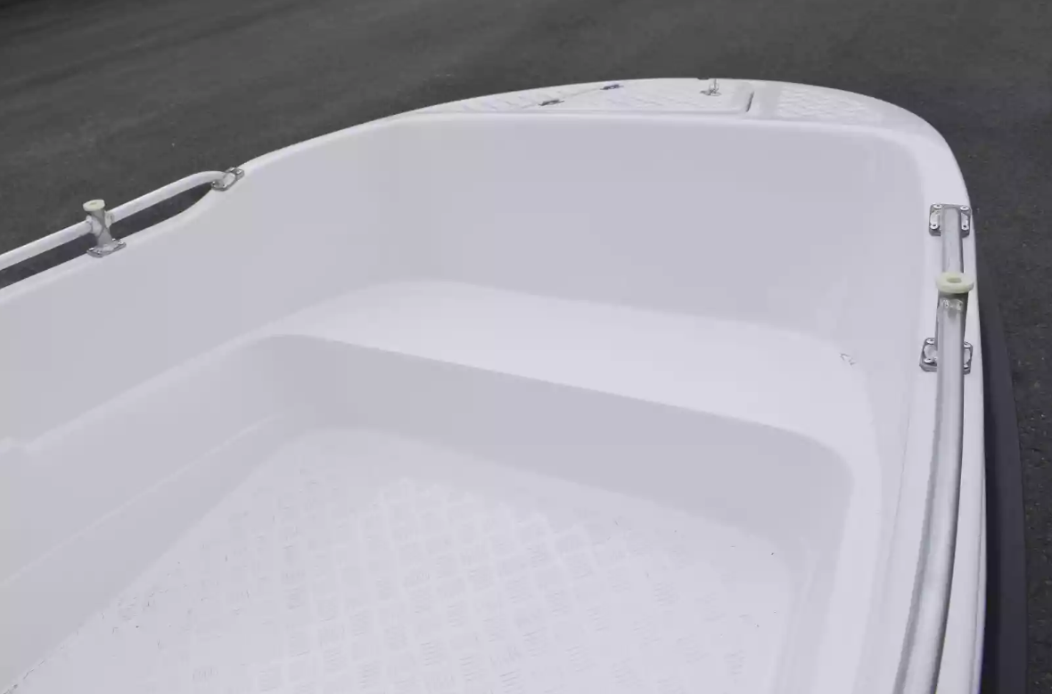 Стеклопластиковая лодка Пингвин New (тримаран) в Хабаровске