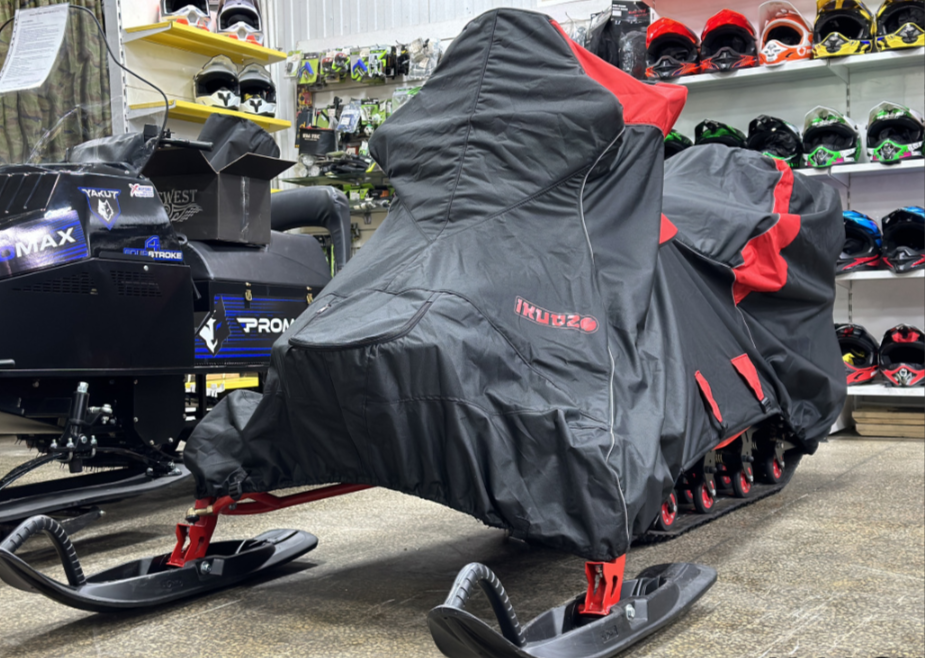 Чехол транспорт. снегохода IKUDZO HUNTER черно-красный Оксфорд ПРЕМИУМ качества с лого IKUDZO в Хабаровске