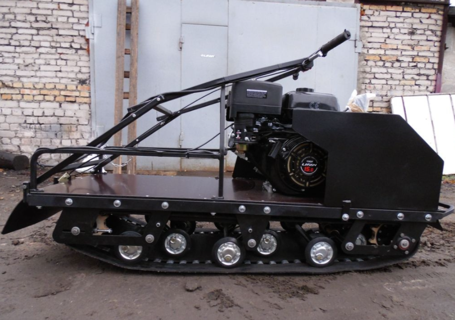 Мотобуксировщик AhtaR Зима 15 л/с с вариатором в Хабаровске