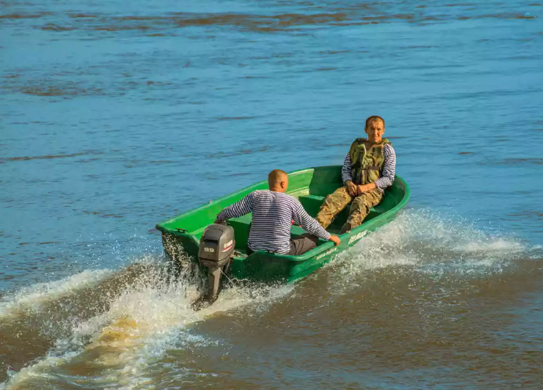 Стеклопластиковая лодка Neman-340 (тримаран) в Хабаровске
