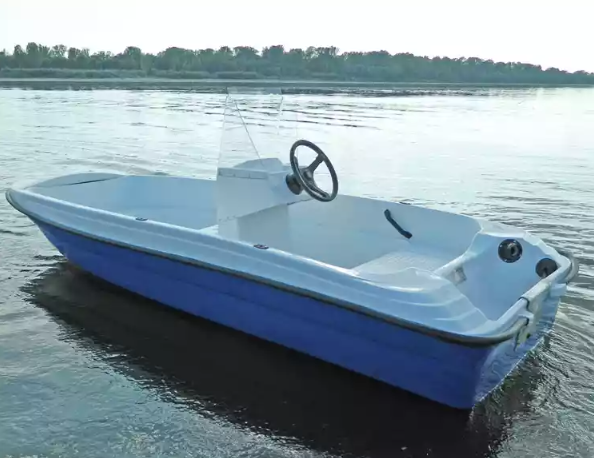 Стеклопластиковая лодка Пингвин с консолью (тримаран) в Хабаровске