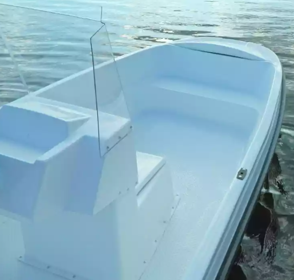 Стеклопластиковая лодка Пингвин с консолью (тримаран) в Хабаровске