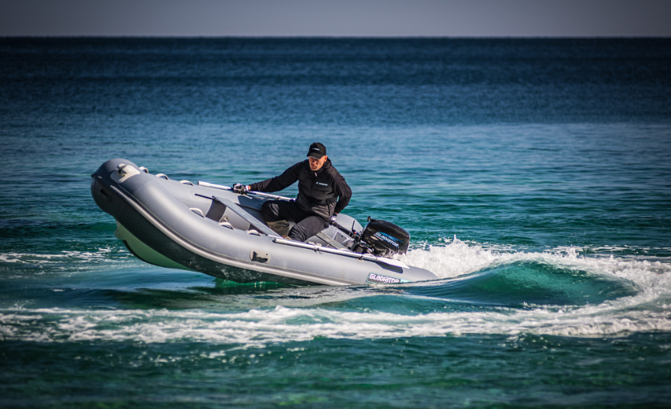 Лодка GLADIATOR RIB380AL в Хабаровске